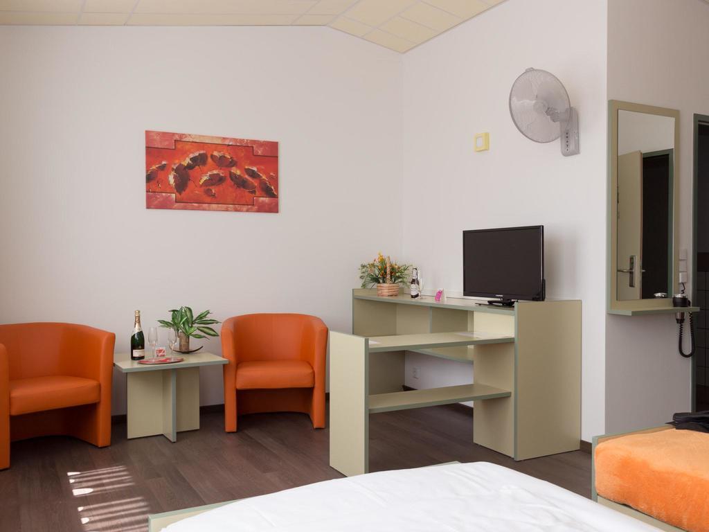 Winrooms "Hotel&Appartement" Wiener Neustadt Exterior foto