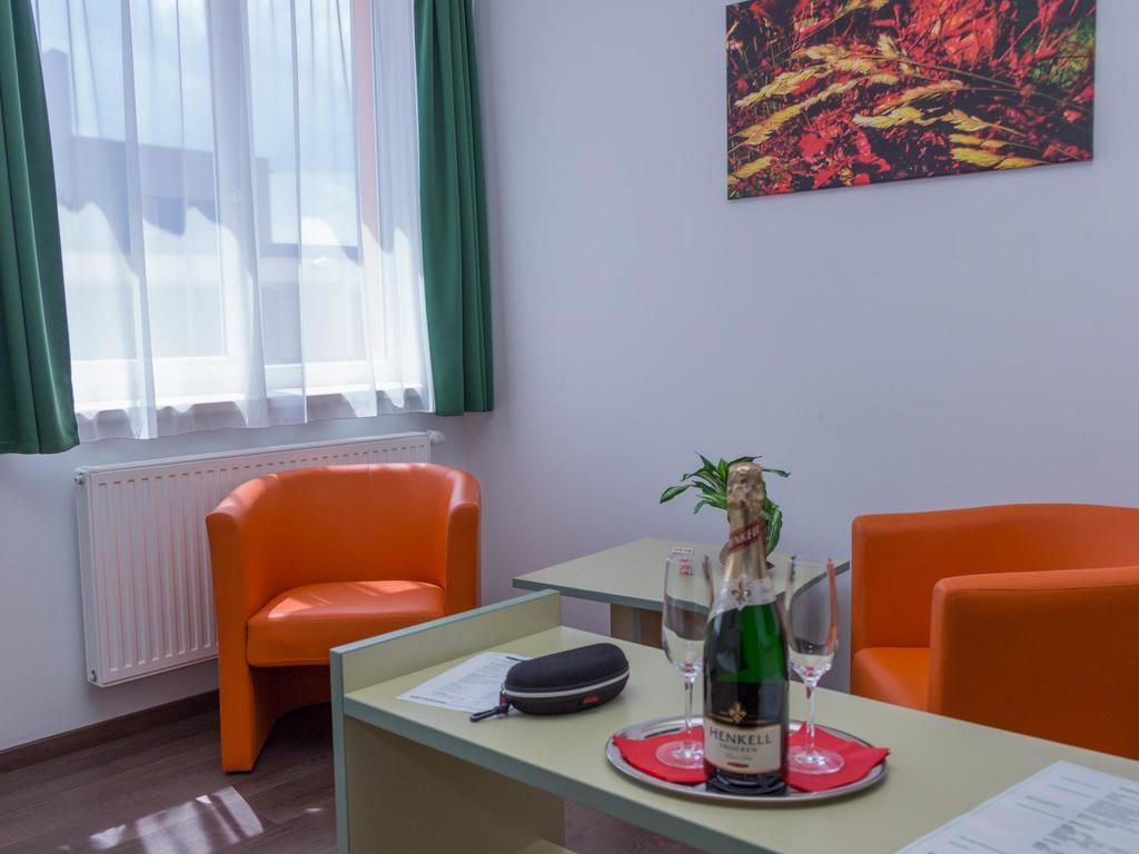 Winrooms "Hotel&Appartement" Wiener Neustadt Exterior foto