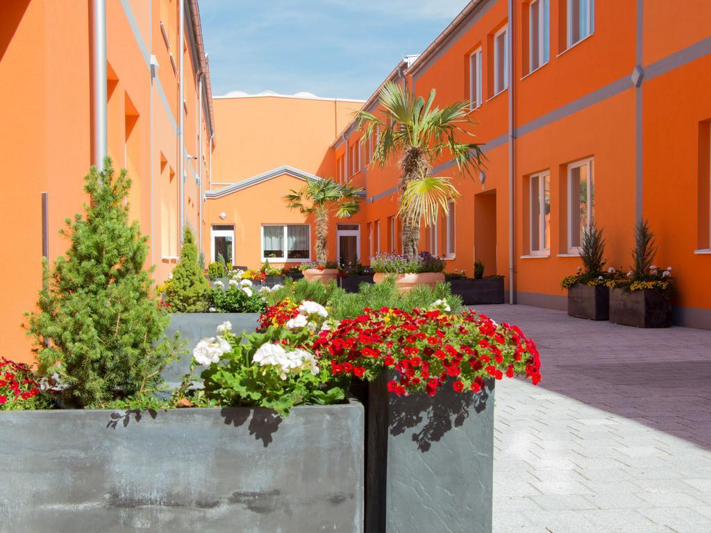 Winrooms "Hotel&Appartement" Wiener Neustadt Exterior foto